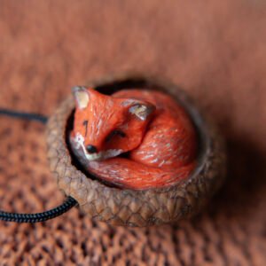 Alternative view of Lisice u ljuski oraha ili kapici žira – ručno rađena ogrlica