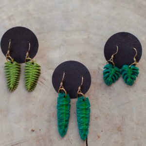 Naušnice s tropskim motivom lišća