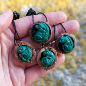 Beba zmaj u ljuski oraha ili žirevoj kapici