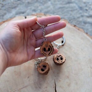 Alternative view of Crni orah - prirodna zviždaljka