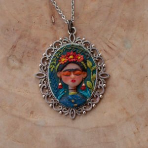 Alternative view of Unikatna ogrlica Frida Kahlo – minijaturna skulptura od polimerne gline